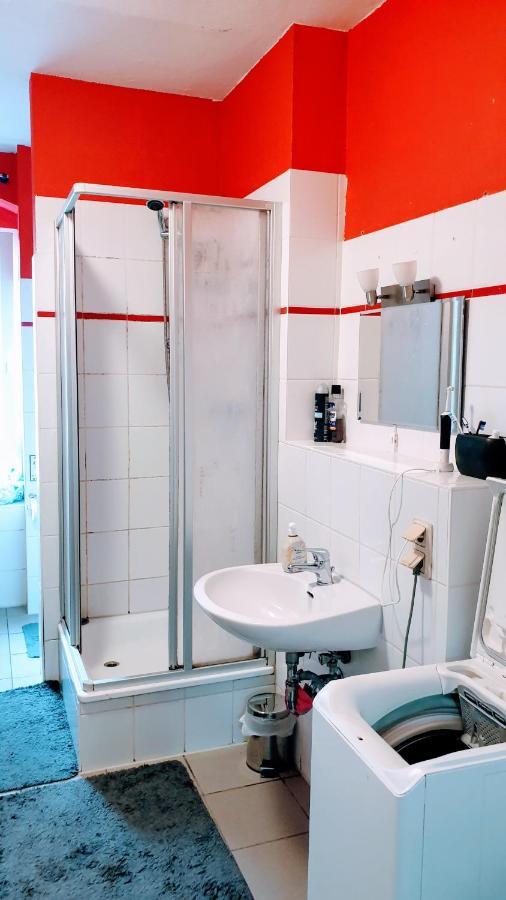 Room In City Center Halle With Shared Bathroom & Kitchen - Free Wifi, Netflix, Ipad & Ground Floor Eksteriør bilde