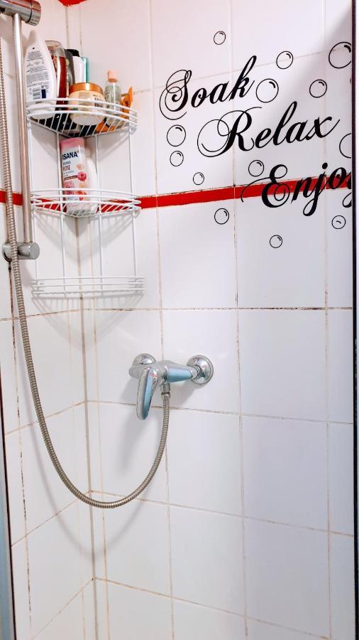 Room In City Center Halle With Shared Bathroom & Kitchen - Free Wifi, Netflix, Ipad & Ground Floor Eksteriør bilde