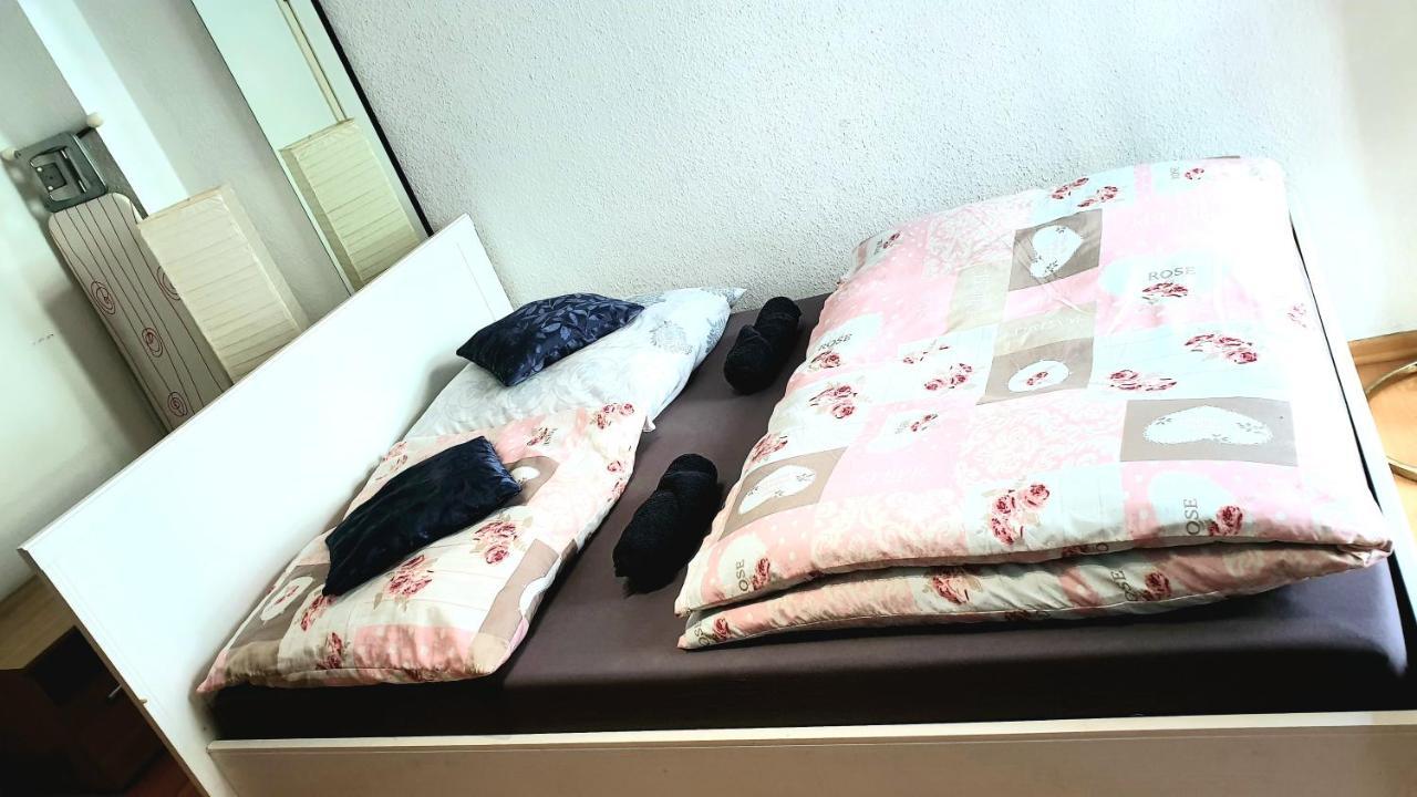 Room In City Center Halle With Shared Bathroom & Kitchen - Free Wifi, Netflix, Ipad & Ground Floor Eksteriør bilde