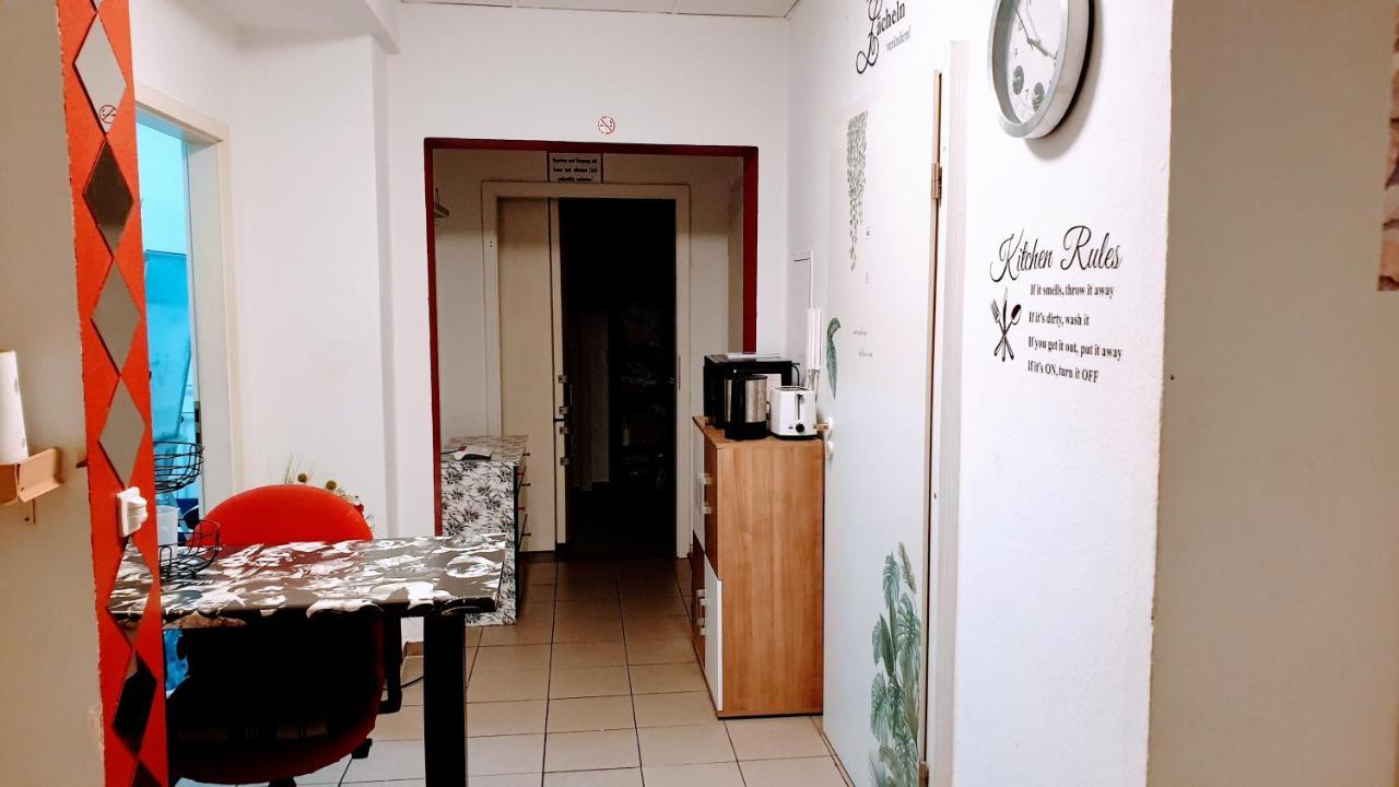 Room In City Center Halle With Shared Bathroom & Kitchen - Free Wifi, Netflix, Ipad & Ground Floor Eksteriør bilde